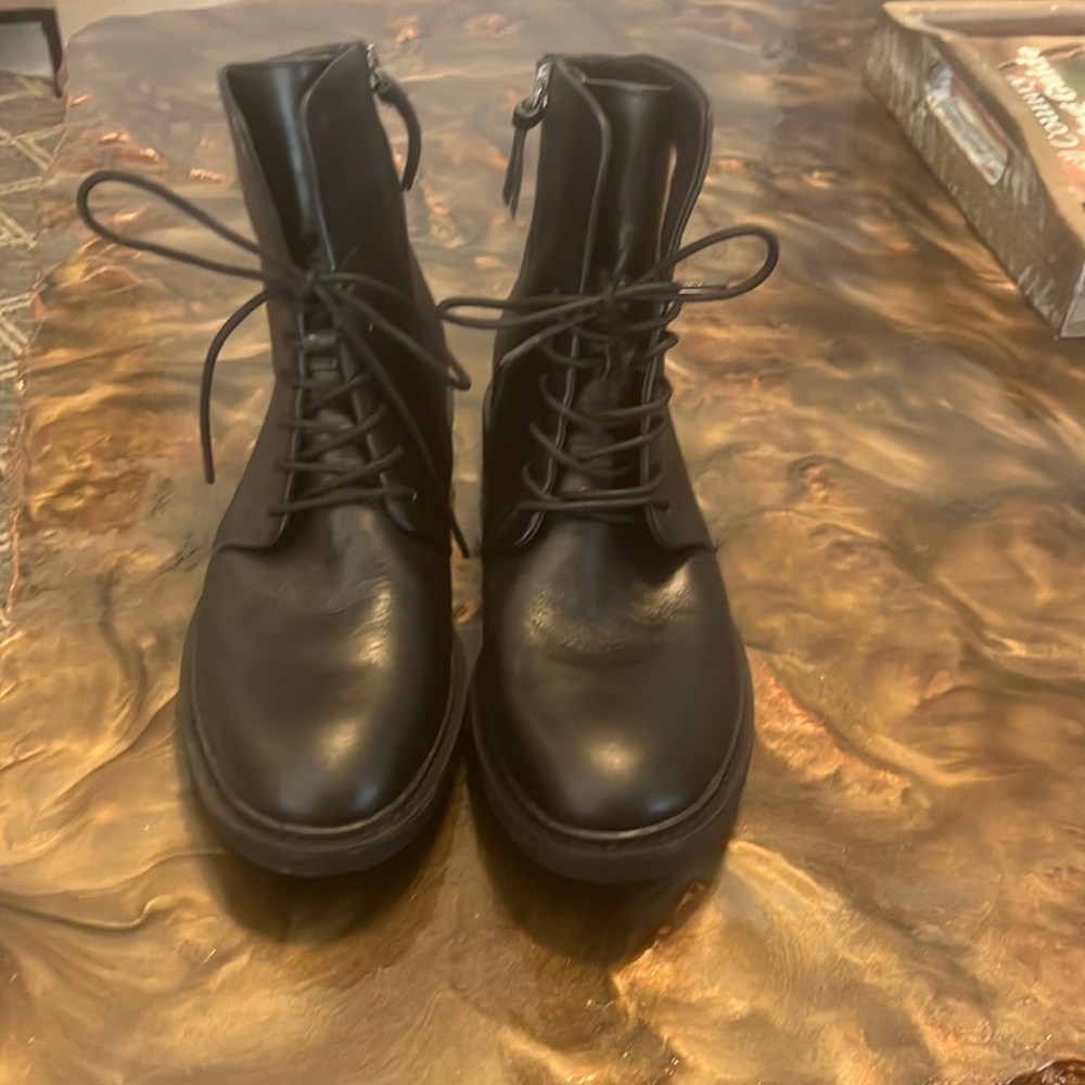 Black Sofft combat boot size 8 with zipper on the side brand new never w…